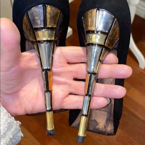 ❌SOLD❌ CASADEI SUEDE EMBELLISHED HEEL PUMPS - EUC! - Picture 5 of 7